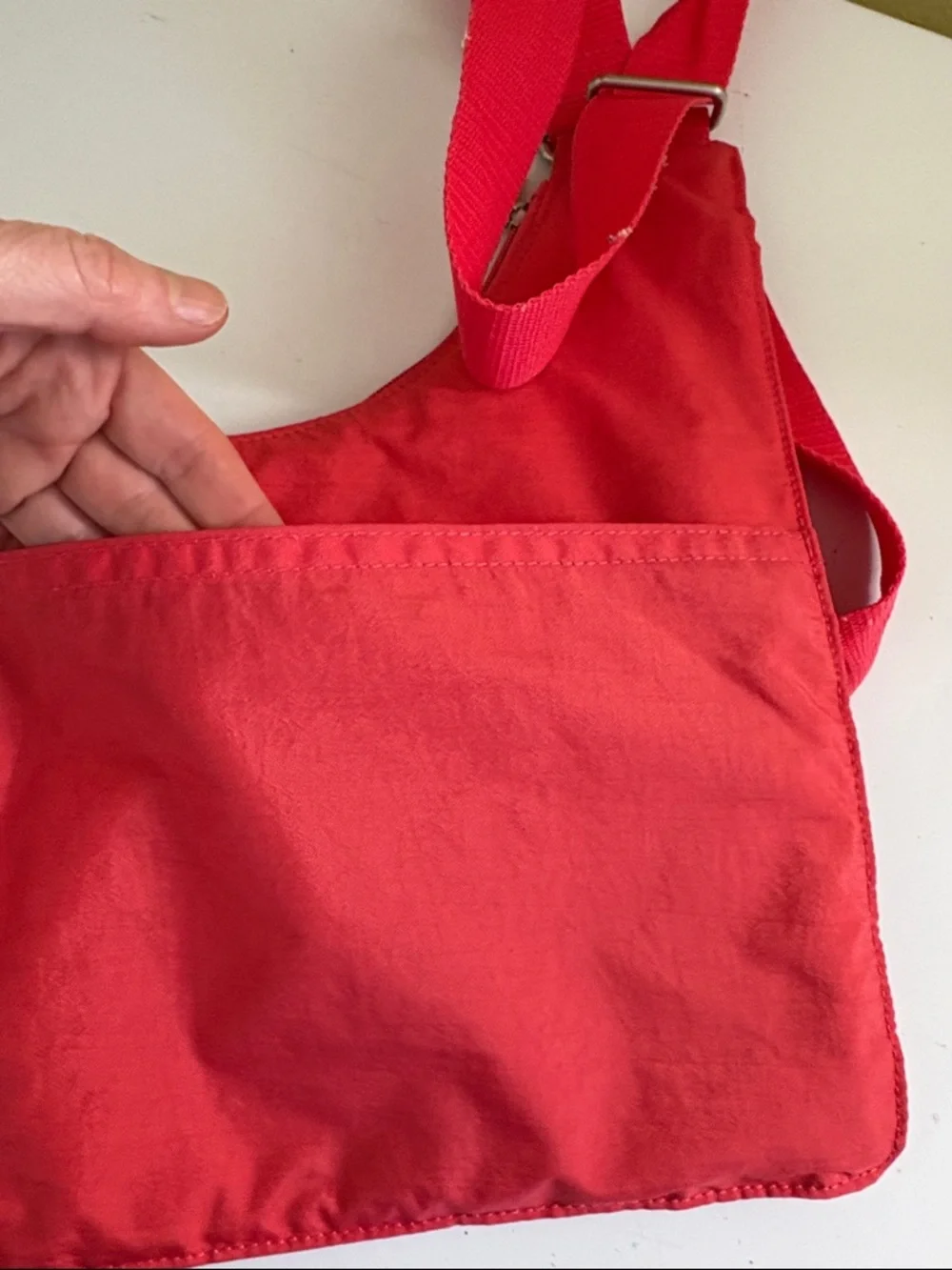 Baggallini Red/Coral Sling Nylon Crossbody Messenger Bag